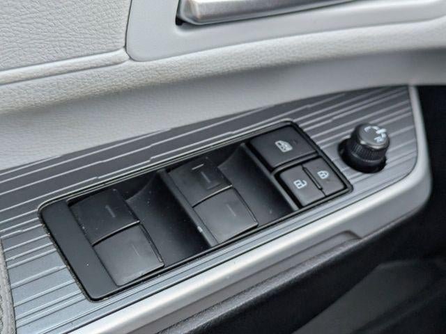 2025 Toyota Sienna XLE 8 Passenger