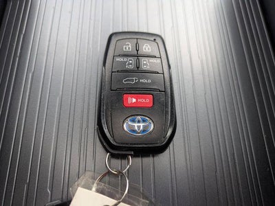 2025 Toyota Sienna XLE 8 Passenger
