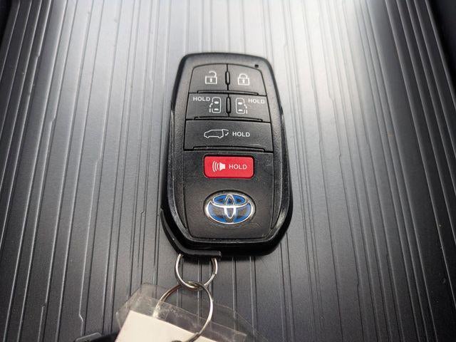 2025 Toyota Sienna XLE 8 Passenger