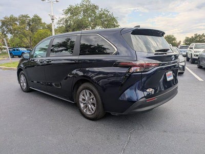 2025 Toyota Sienna XLE 8 Passenger