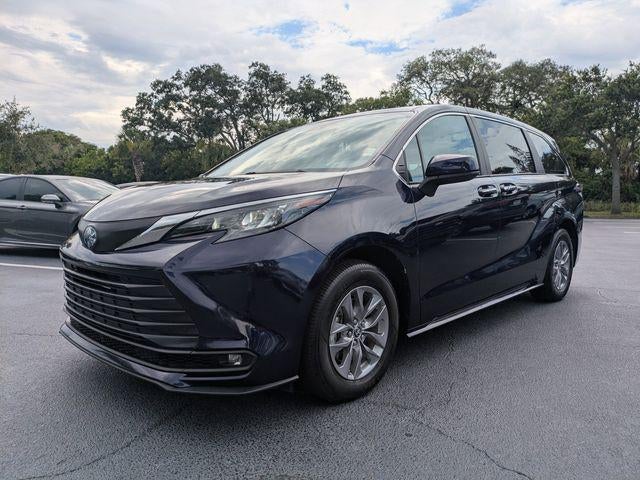 2025 Toyota Sienna XLE 8 Passenger