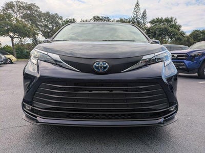 2025 Toyota Sienna XLE 8 Passenger