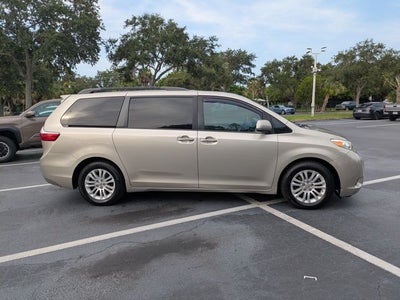 2017 Toyota Sienna XLE Premium 8 Passenger