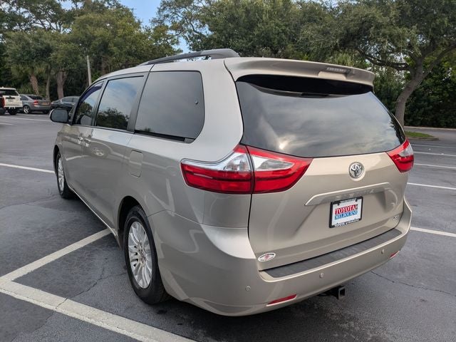 2017 Toyota Sienna XLE Premium 8 Passenger