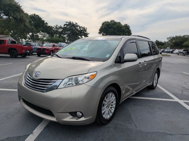 2017 Toyota Sienna XLE Premium 8 Passenger