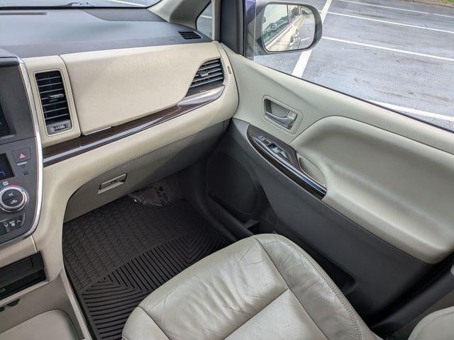 2017 Toyota Sienna XLE Premium 8 Passenger