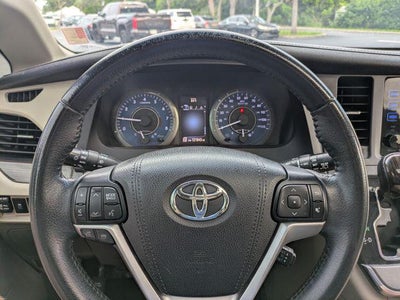 2017 Toyota Sienna XLE Premium 8 Passenger