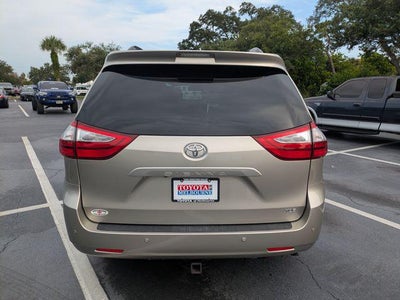 2017 Toyota Sienna XLE Premium 8 Passenger