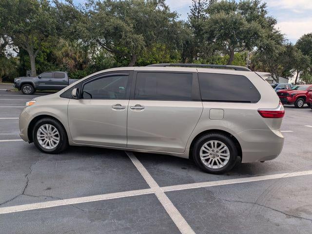 2017 Toyota Sienna XLE Premium 8 Passenger