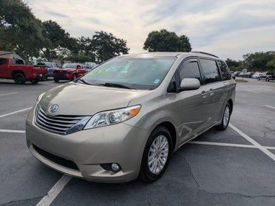 2017 Toyota Sienna XLE Premium 8 Passenger