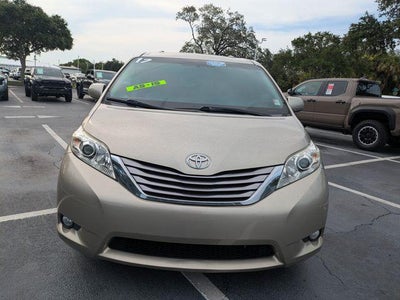 2017 Toyota Sienna XLE Premium 8 Passenger