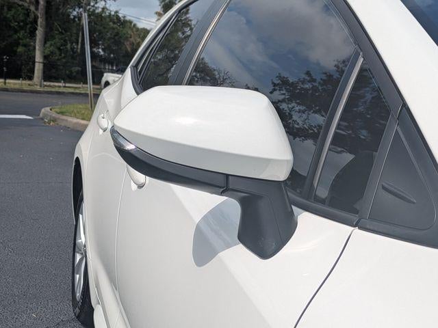 2025 Toyota Corolla Hatchback SE