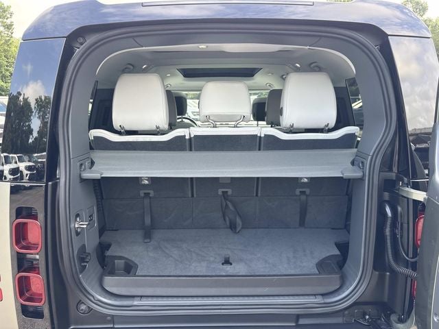 2025 Land Rover Defender 130 X-Dynamic SE