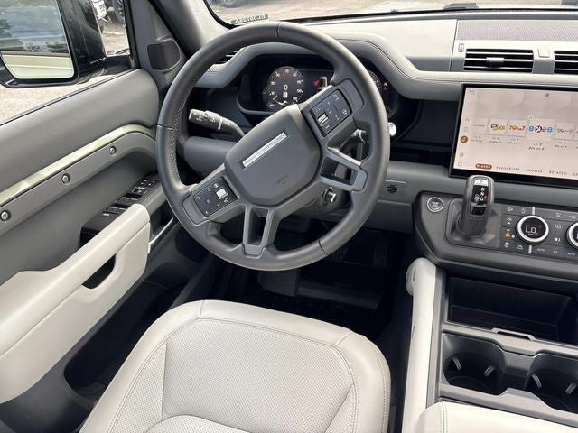 2025 Land Rover Defender 130 X-Dynamic SE