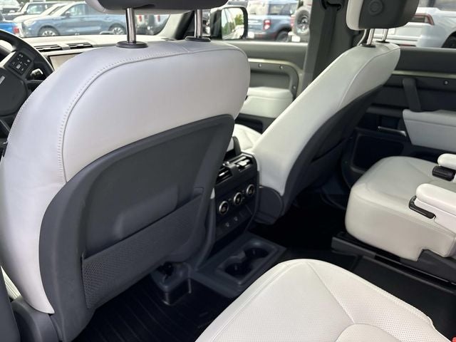 2025 Land Rover Defender 130 X-Dynamic SE