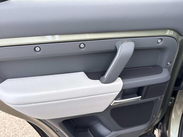 2025 Land Rover Defender 130 X-Dynamic SE