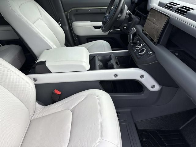 2025 Land Rover Defender 130 X-Dynamic SE