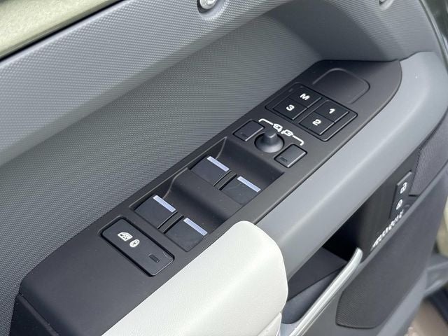2025 Land Rover Defender 130 X-Dynamic SE