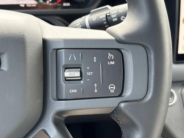 2025 Land Rover Defender 130 X-Dynamic SE