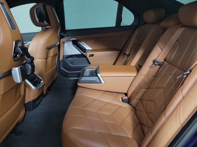 2023 BMW 7 Series 740i