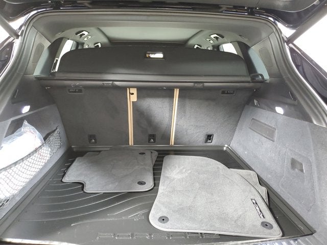 2022 Porsche Cayenne Base