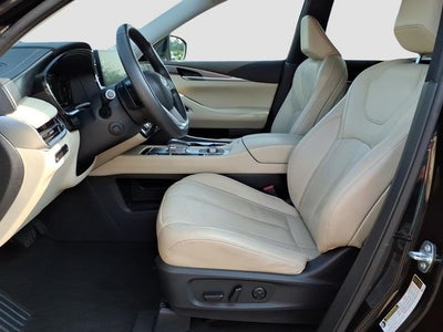 2023 INFINITI QX60 LUXE