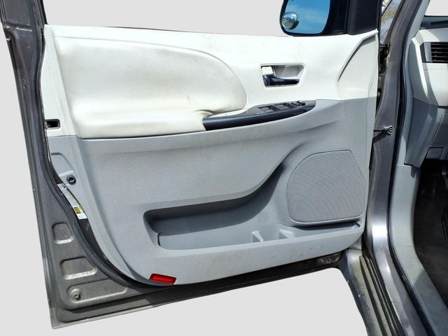 2011 Toyota Sienna SE