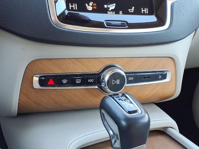 2022 Volvo XC90 Momentum