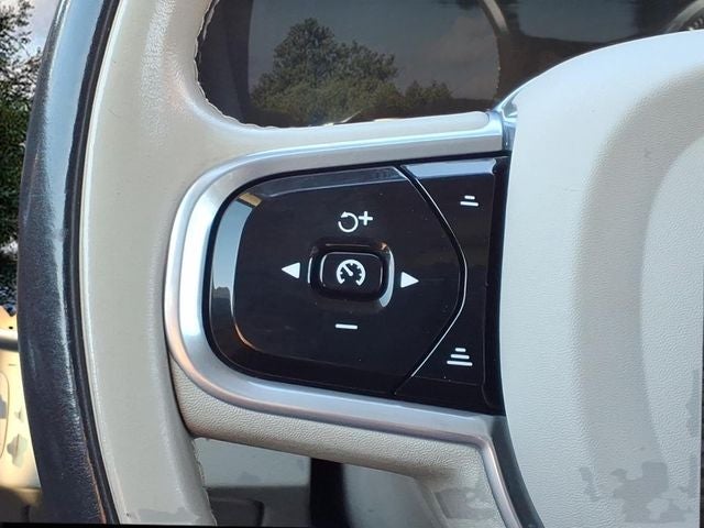 2022 Volvo XC90 Momentum