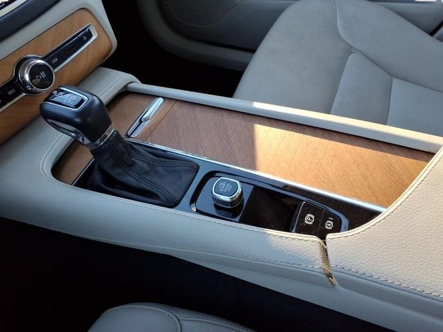 2022 Volvo XC90 Momentum