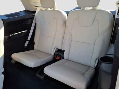 2022 Volvo XC90 Momentum