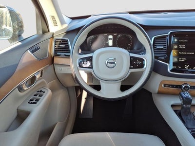 2022 Volvo XC90 Momentum
