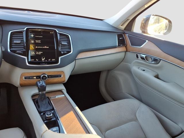 2022 Volvo XC90 Momentum