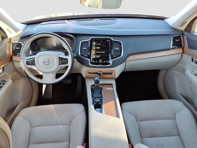 2022 Volvo XC90 Momentum