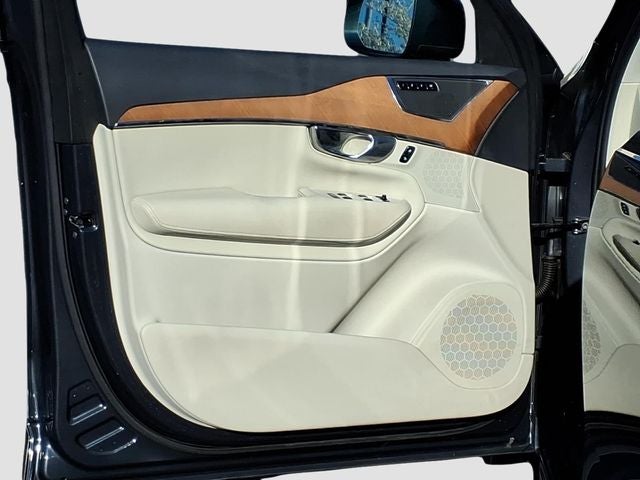 2022 Volvo XC90 Momentum