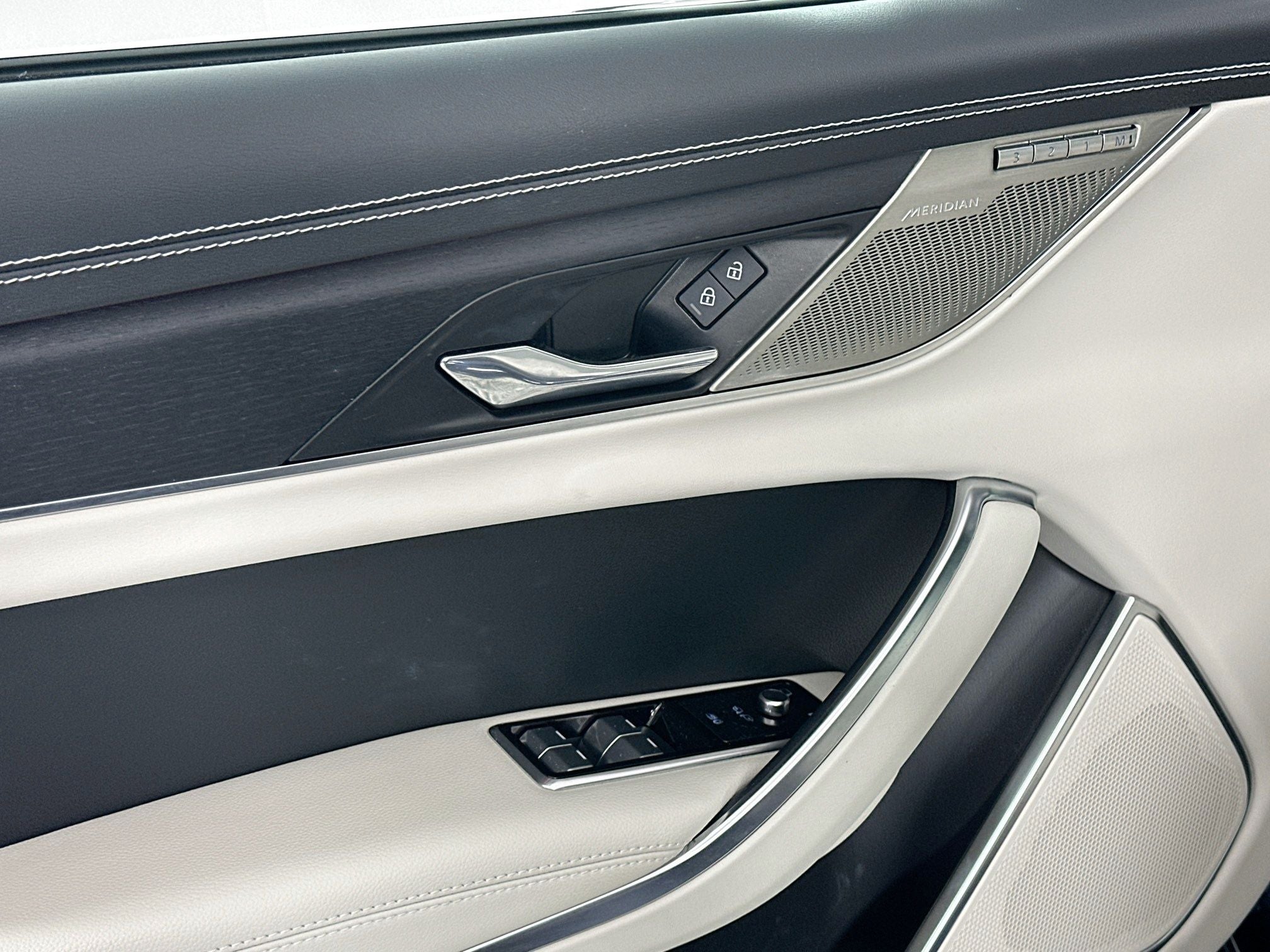 2024 Jaguar XF R-Dynamic SE