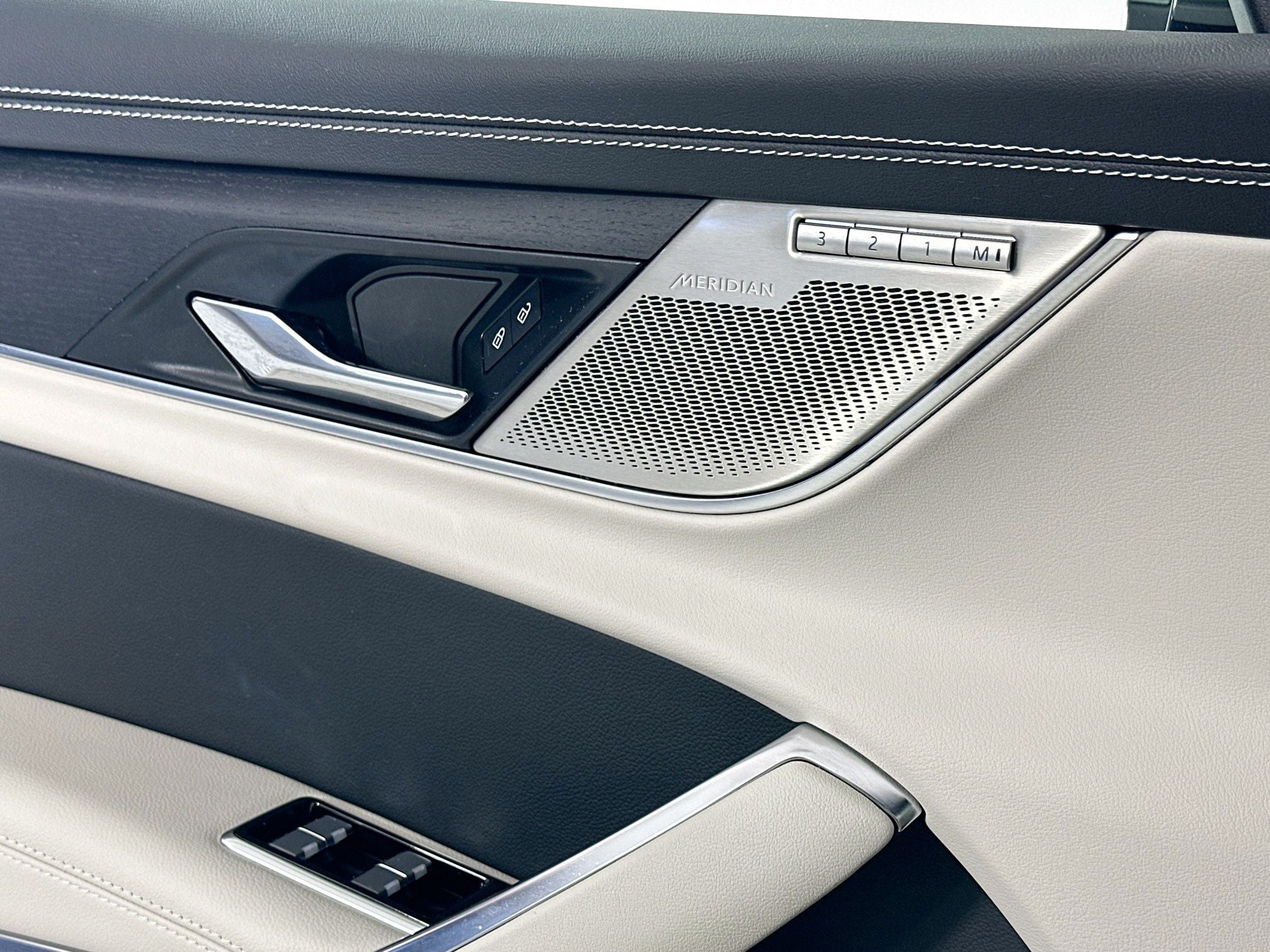 2024 Jaguar XF R-Dynamic SE