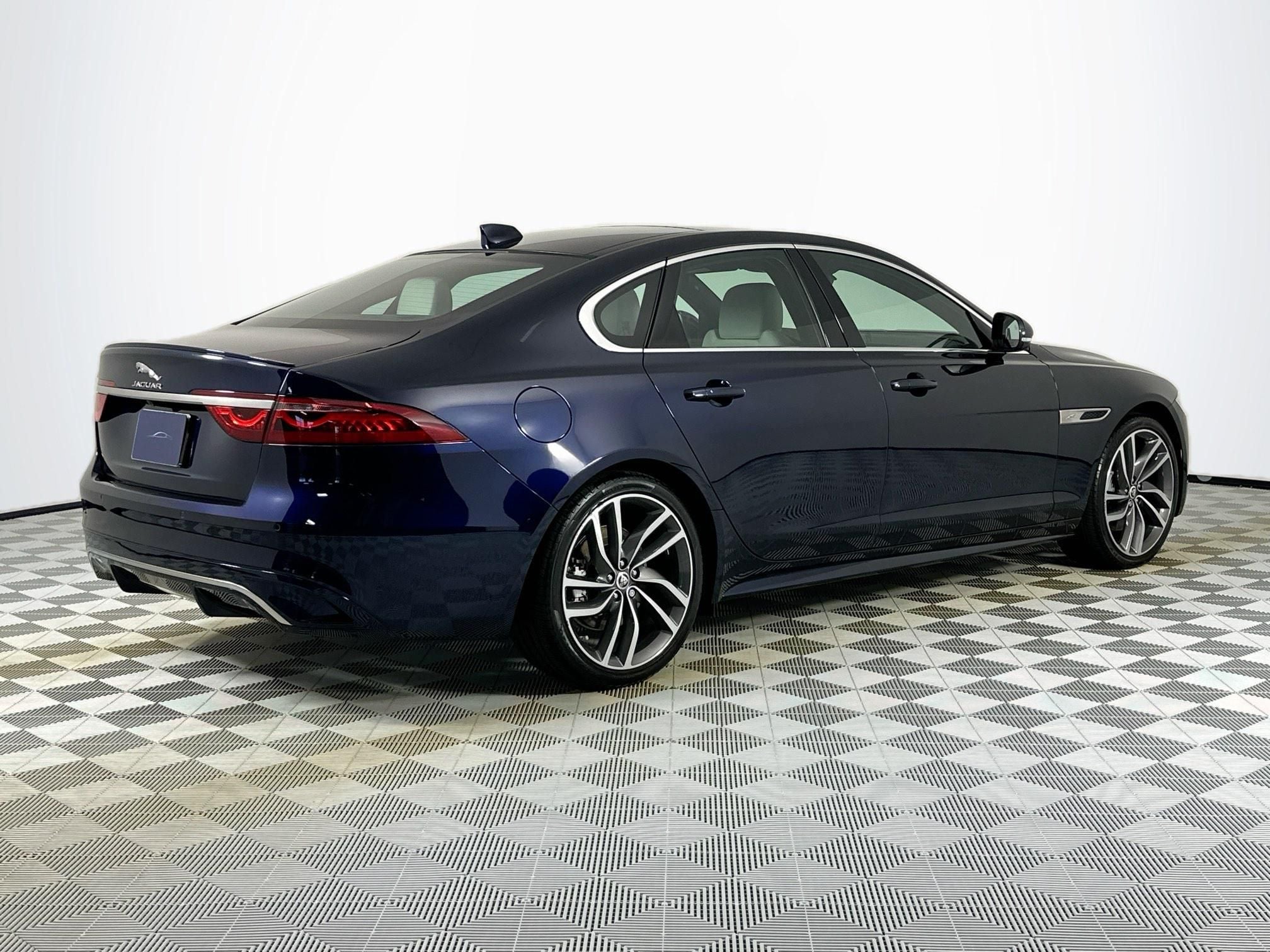 2024 Jaguar XF R-Dynamic SE