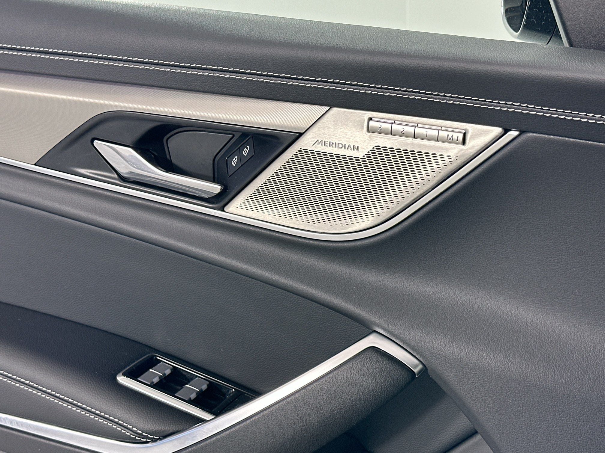 2024 Jaguar XF R-Dynamic SE