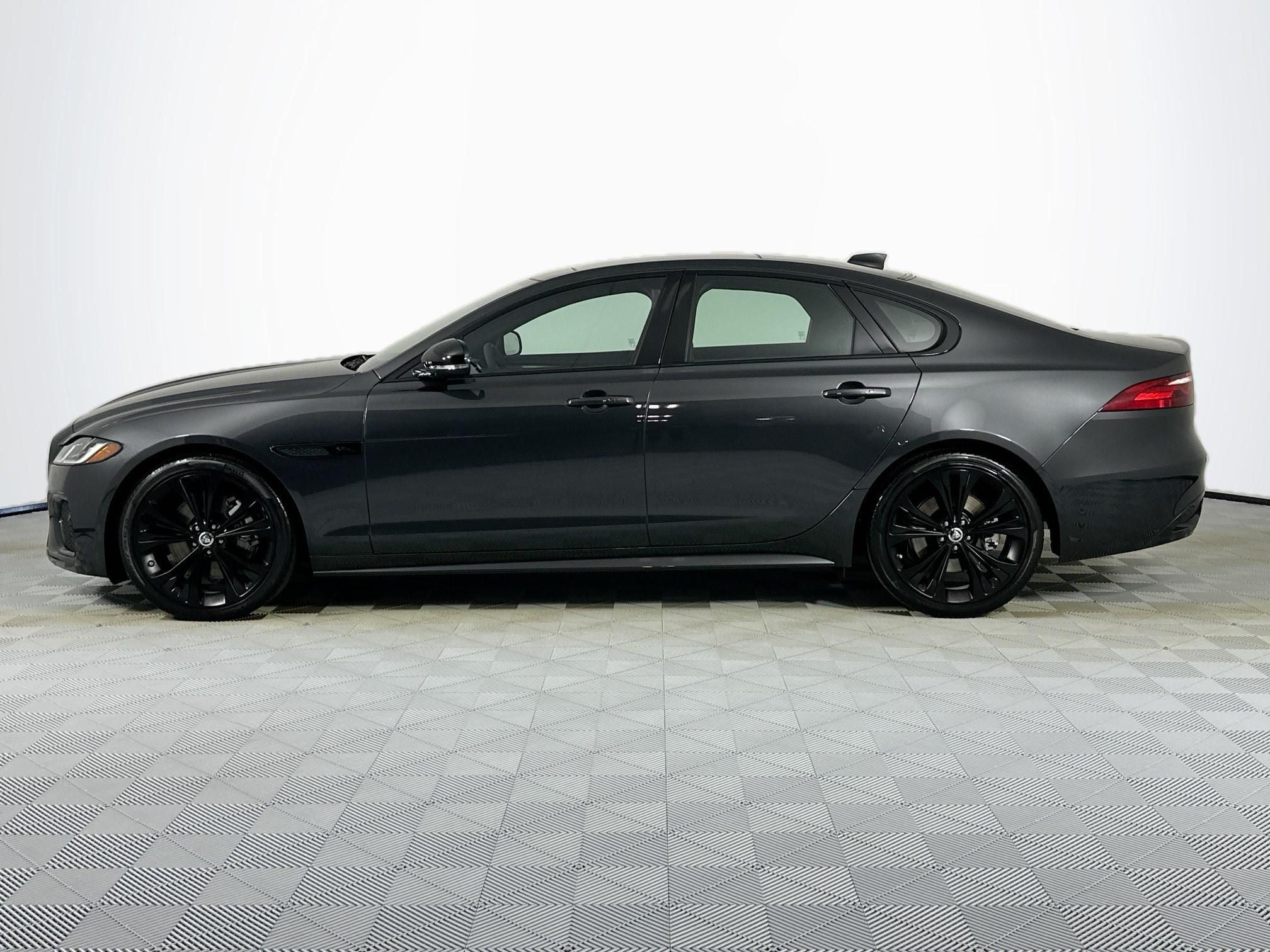 2024 Jaguar XF R-Dynamic SE