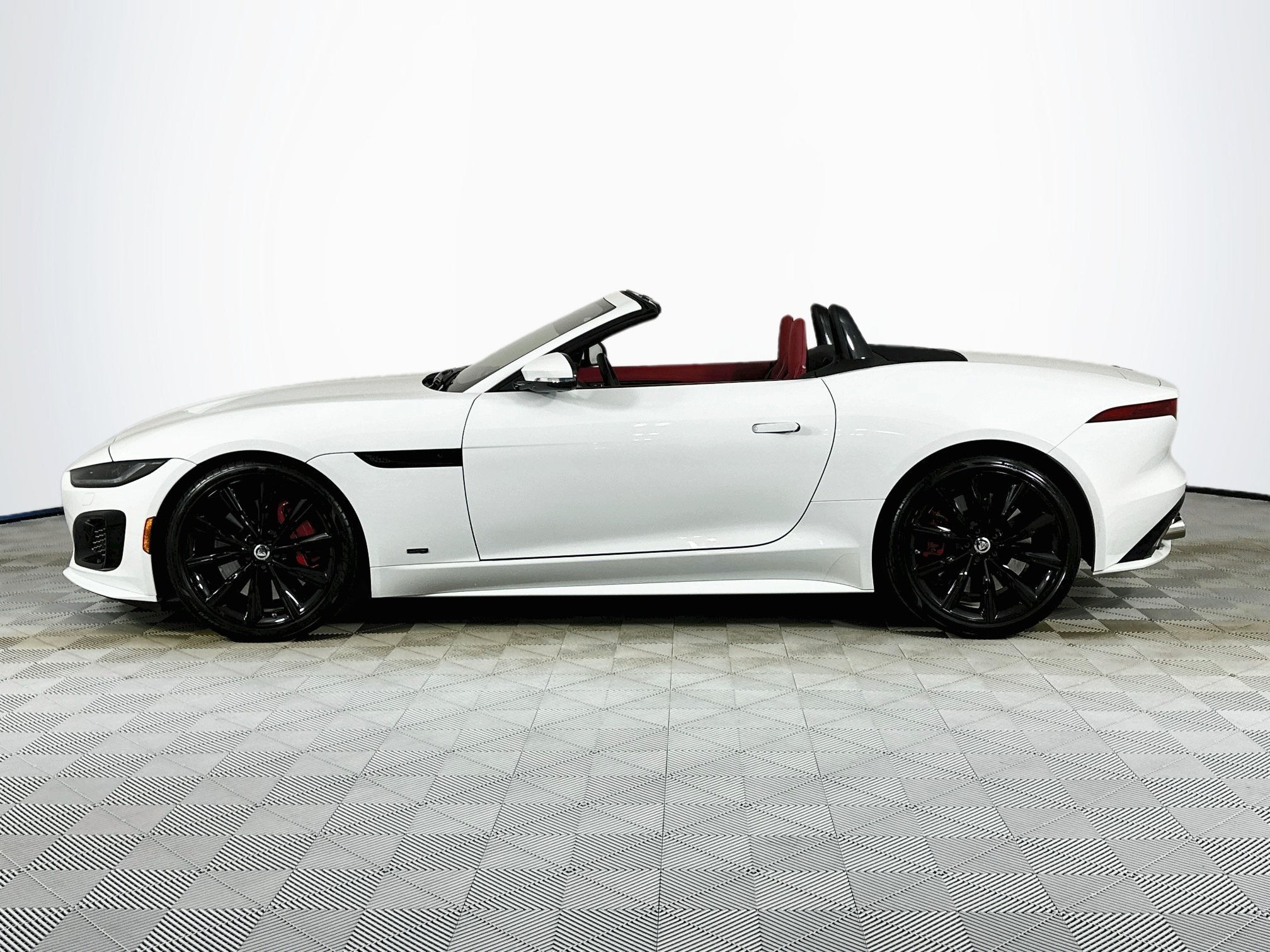 2024 Jaguar F-TYPE P575 R75