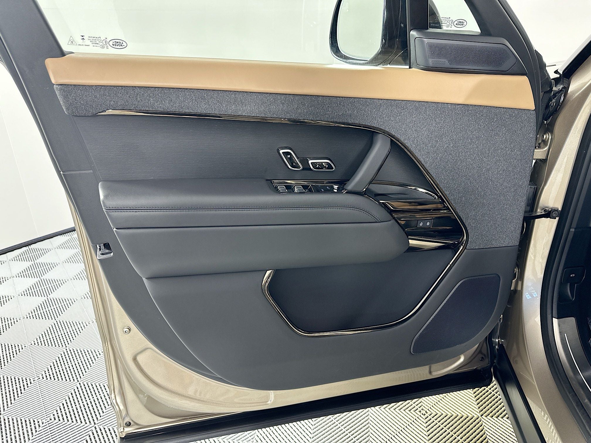 2025 Land Rover Range Rover Sport Plug-in Hybrid Autobiography