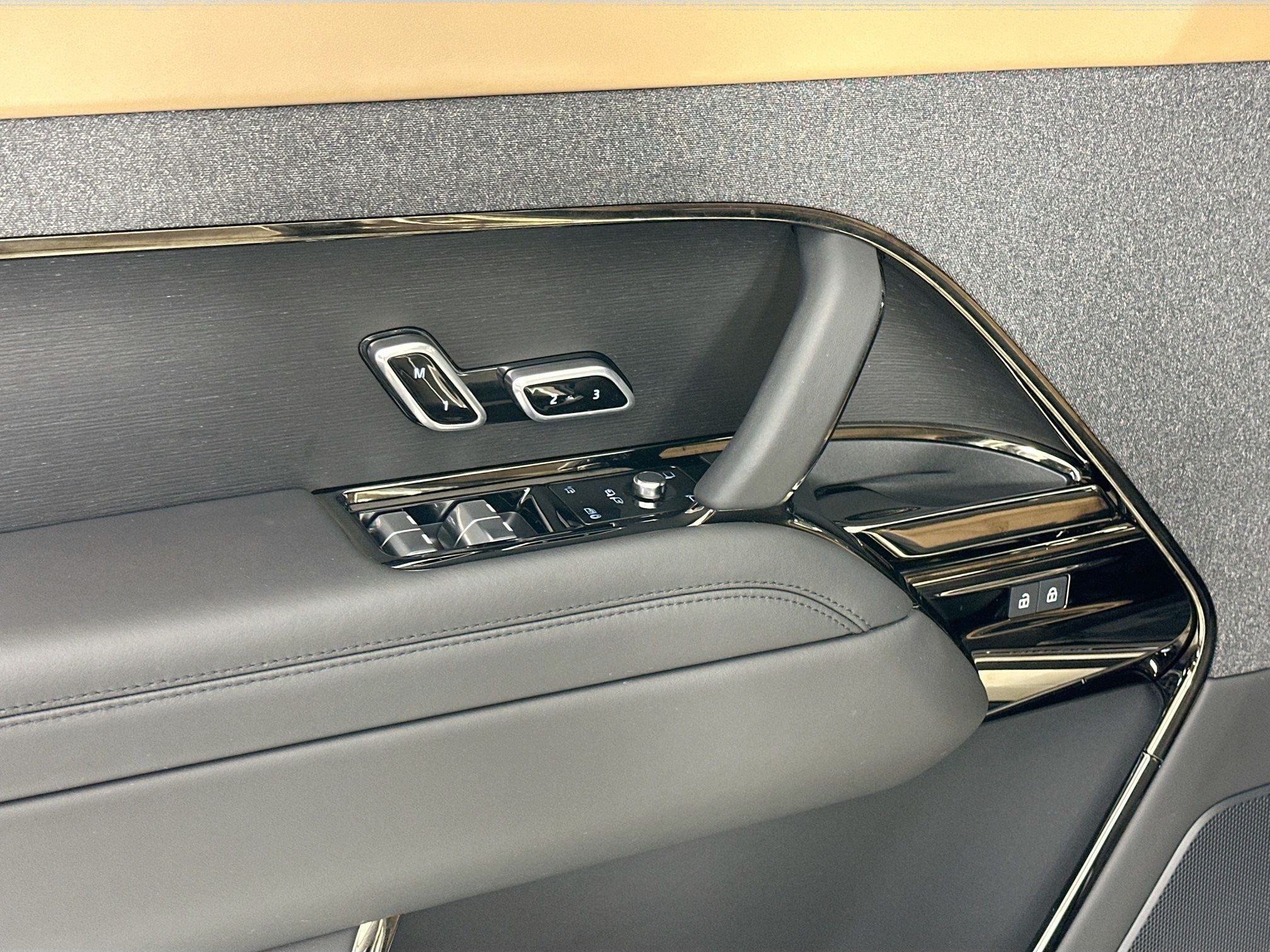 2025 Land Rover Range Rover Sport Plug-in Hybrid Autobiography