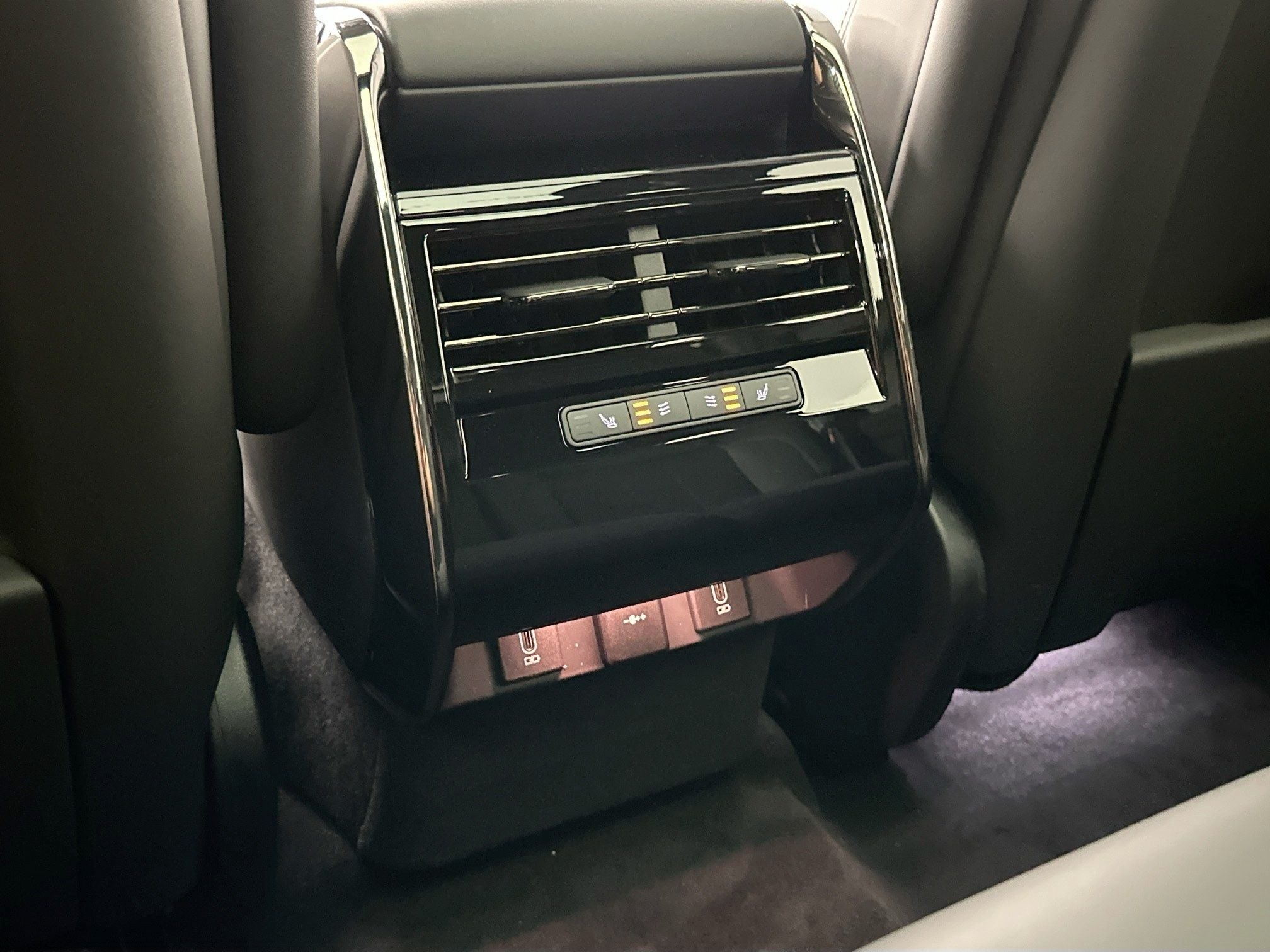 2026 Land Rover Range Rover Sport SE