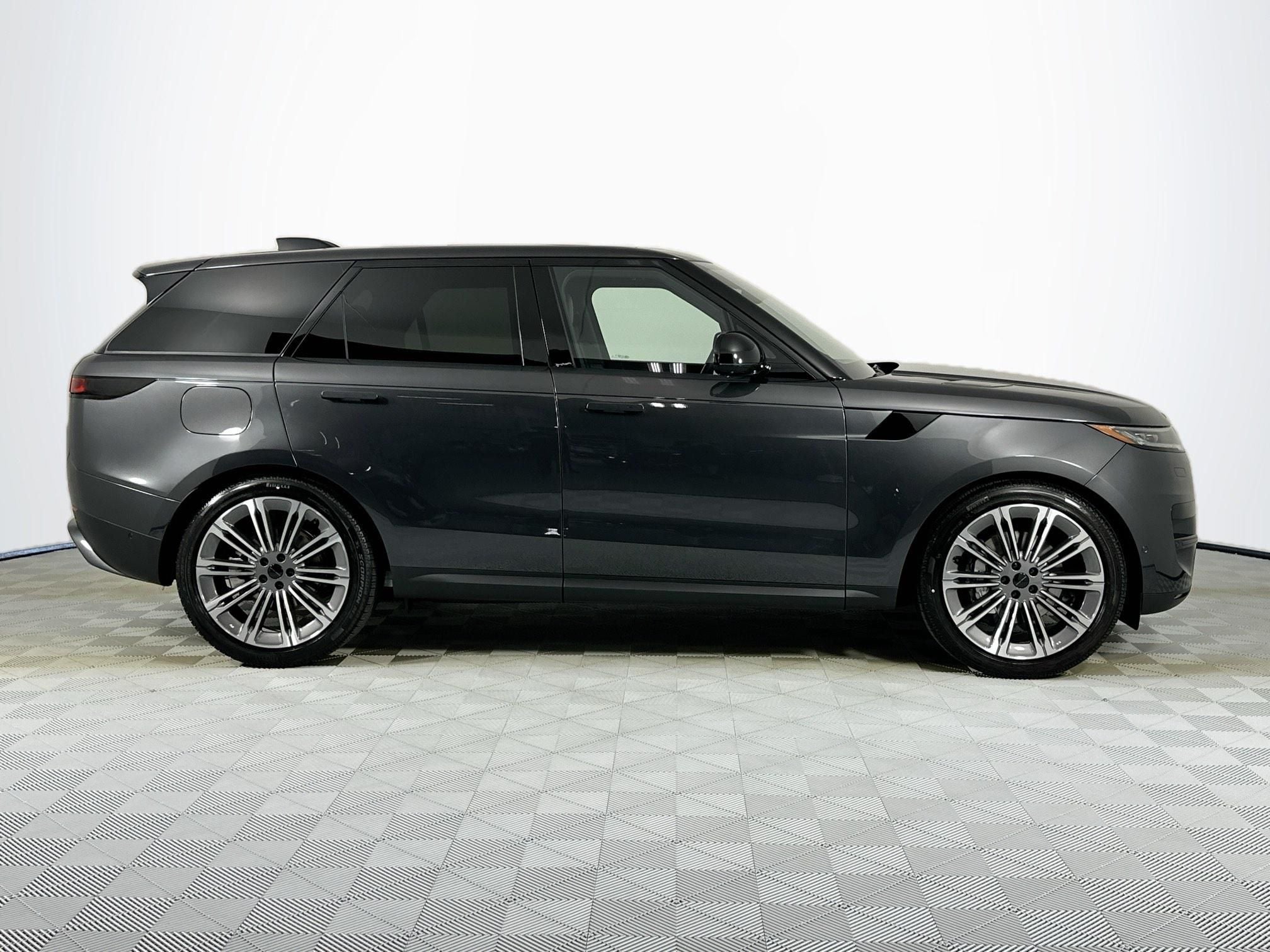 2026 Land Rover Range Rover Sport SE