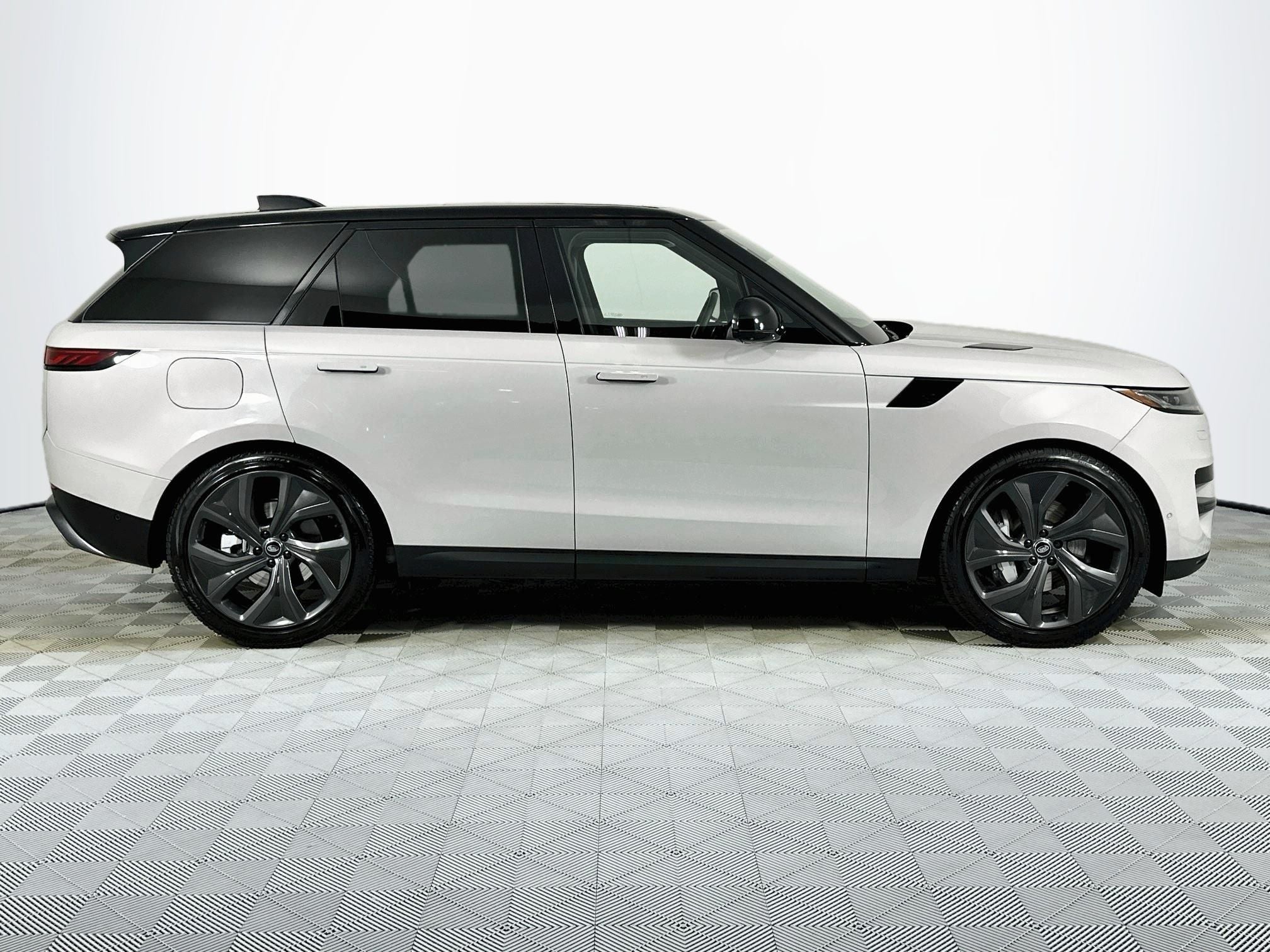 2024 Land Rover Range Rover Sport SE
