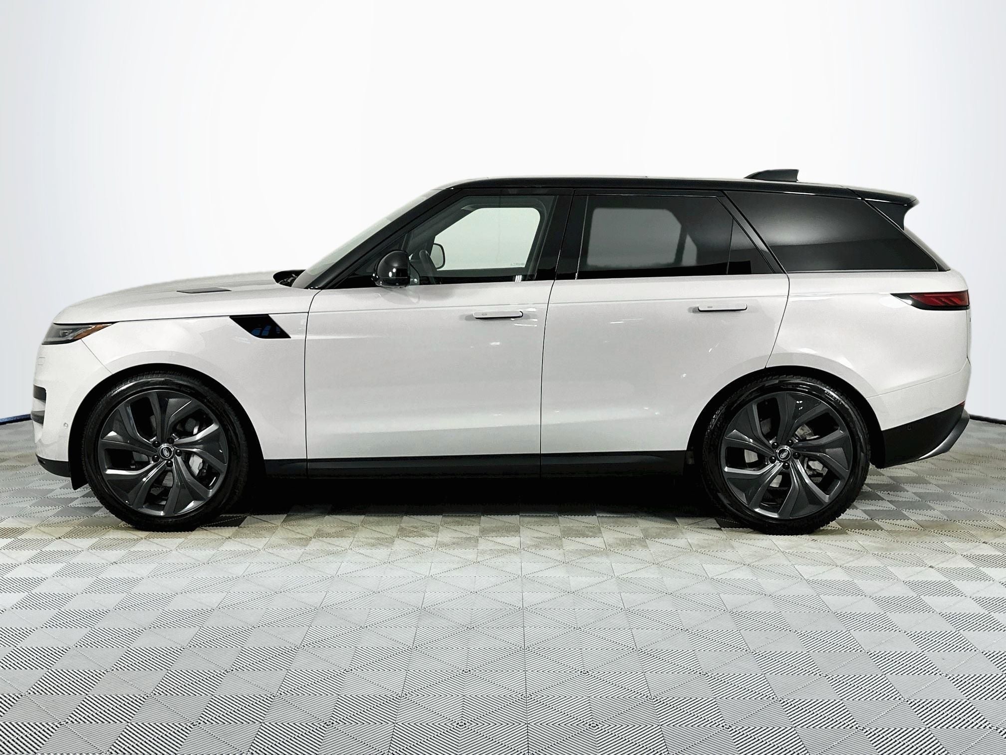 2024 Land Rover Range Rover Sport SE