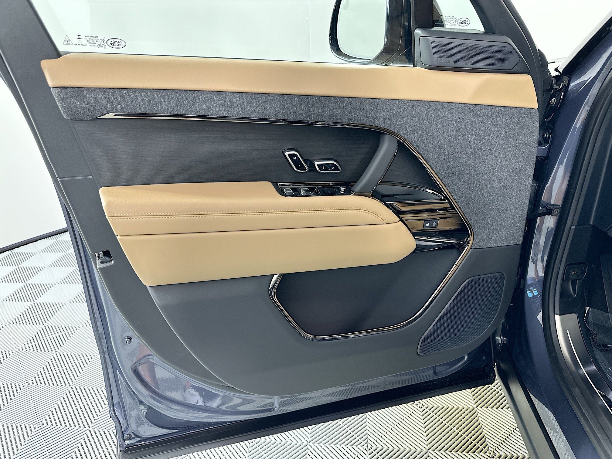 2026 Land Rover Range Rover Sport SE