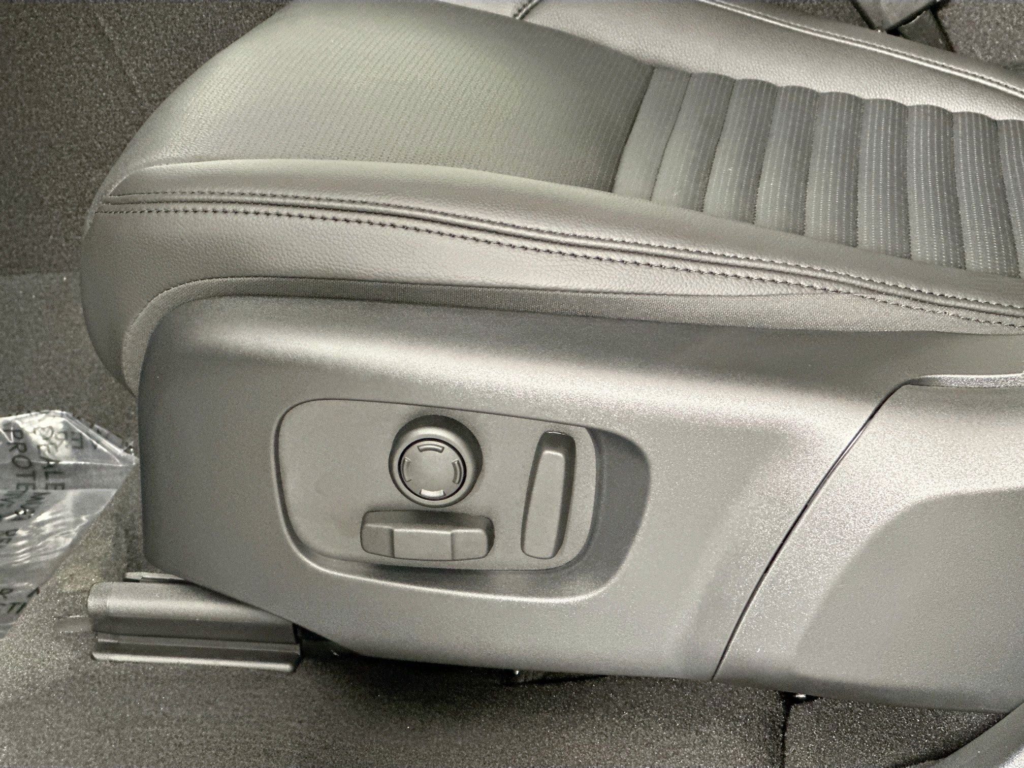 2025 Land Rover Discovery Sport S