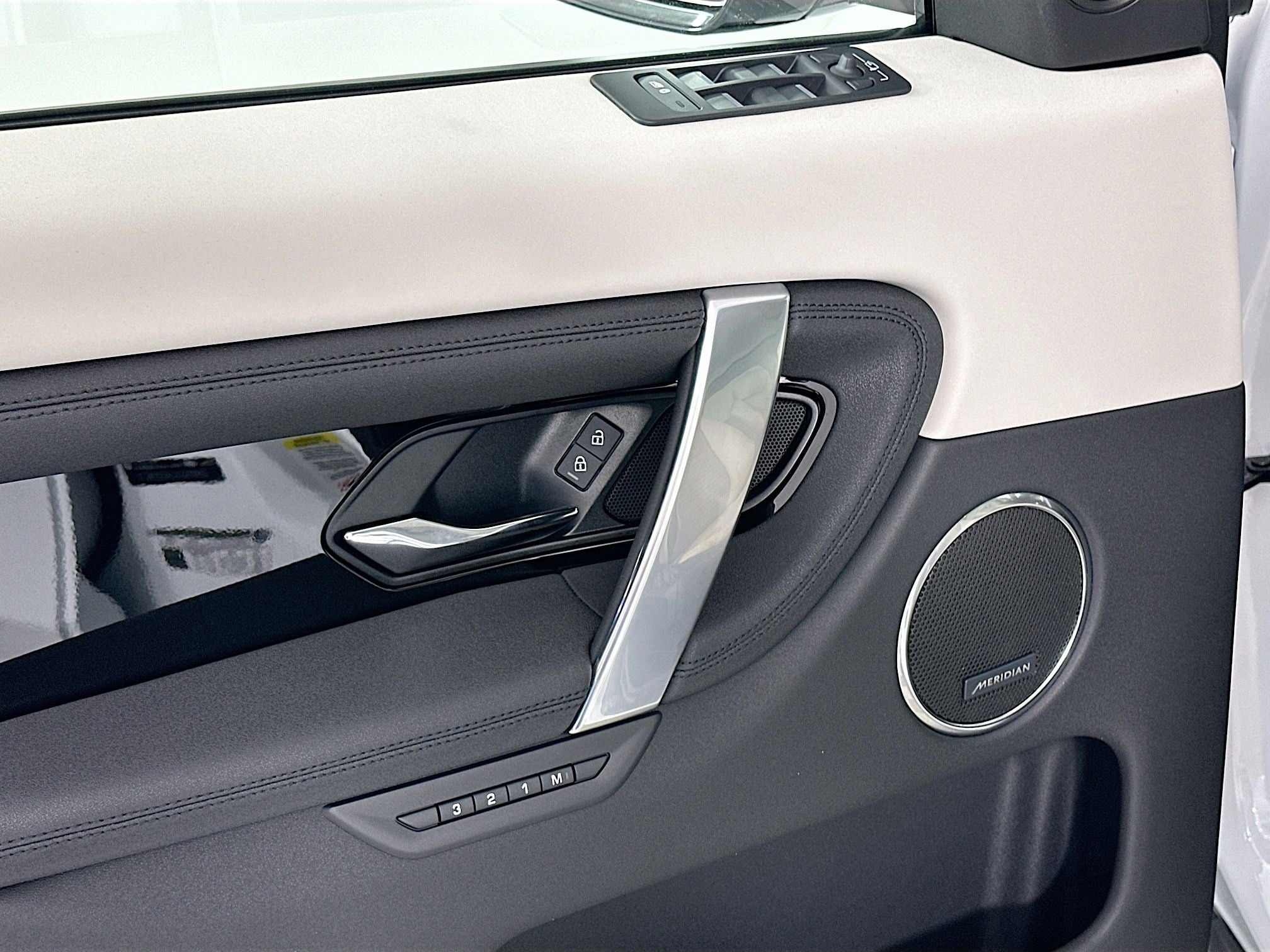 2025 Land Rover Discovery Sport S